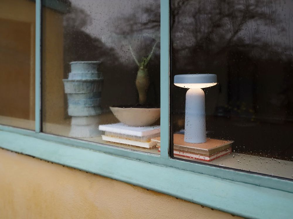 light-blue-ease-portable-lamp-muuto-org-