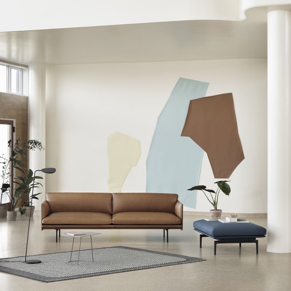 /globalassets/content-media/images/pdp/in-situ/outline-refine-3-seater-pouf-pebble-airy-half-leaf-floor-muuto-org-11-square.jpg?revision=639102247460000000