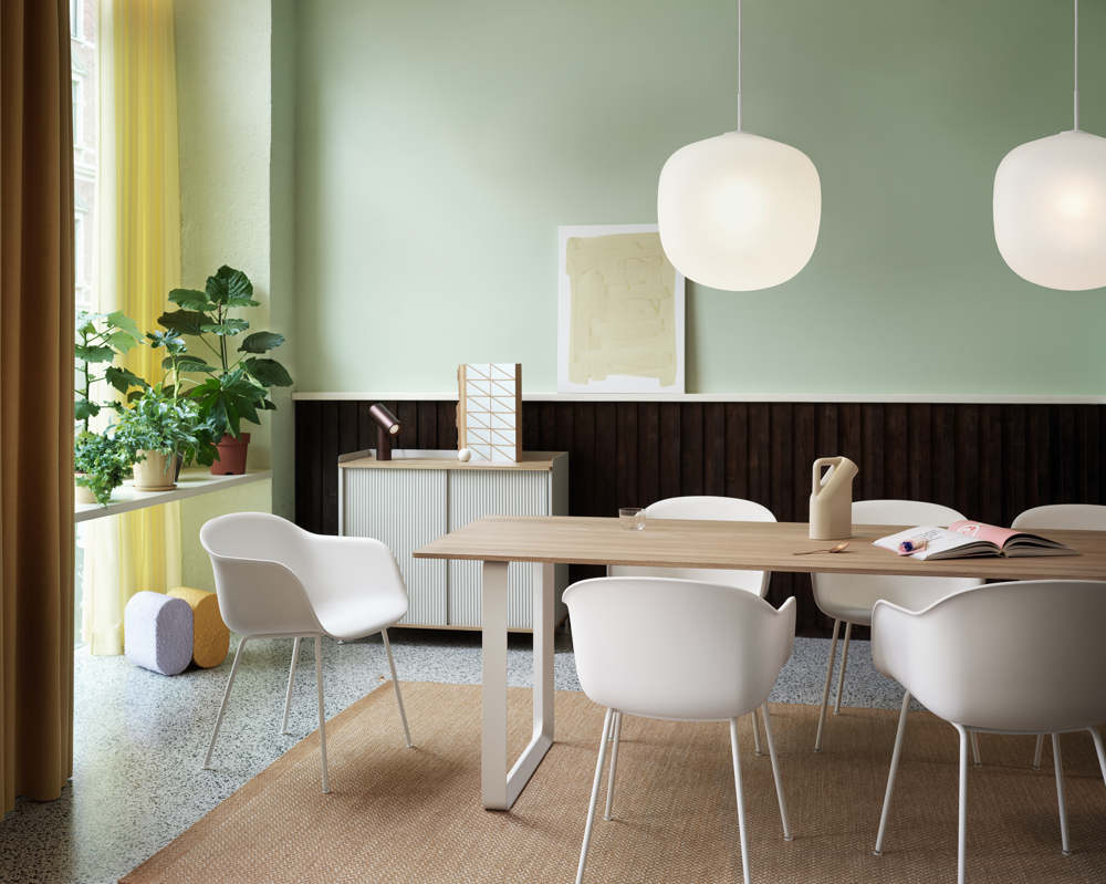 /globalassets/content-media/images/pdp/kink-vase/7070-table-lifestyle-image-54-roll-up-image.png?revision=639108010340000000