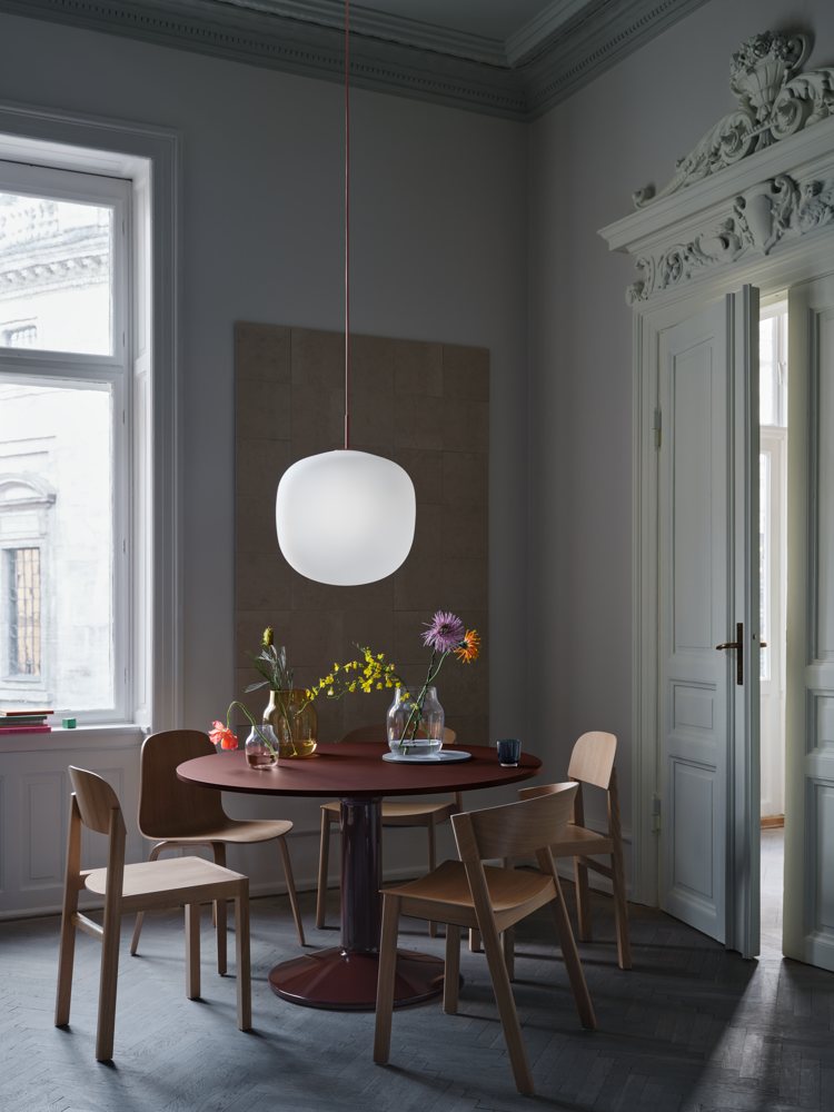 /globalassets/content-media/images/pdp/leaf/midst-120-dark-red-rime-pendant-45-deep-red-workshop-cover-side-visu-oak-silent-vase-20-11-clear-burnt-orange-raise-dark-blue-muuto-org.png?revision=639095880600000000