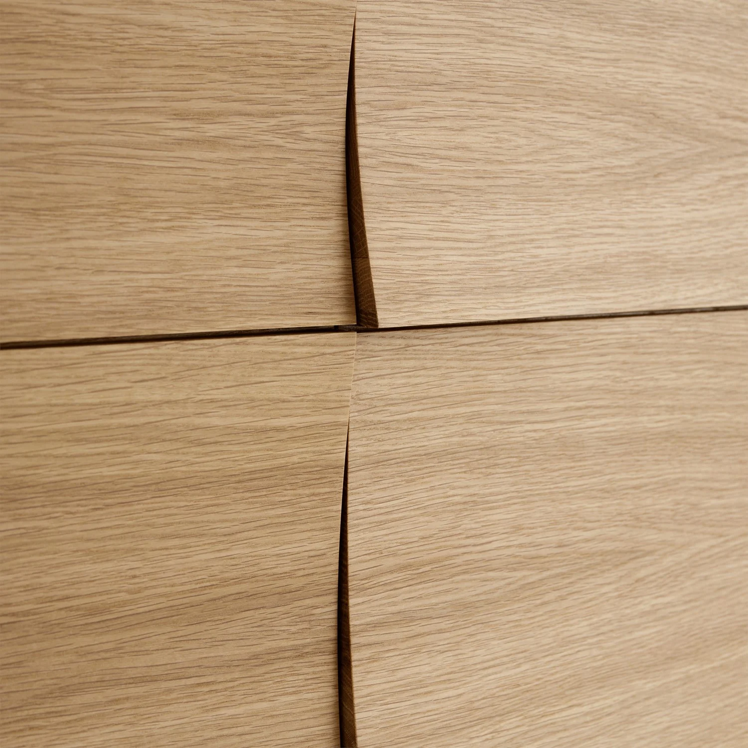 /globalassets/content-media/images/pdp/reflect-sideboard/reflect-sideboard-oak-small-detail-1-muuto-5000x5000-hi-res.jpg?revision=639105367740000000