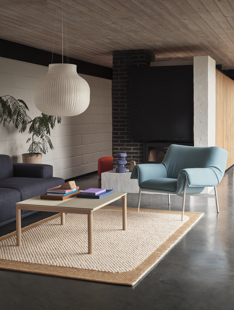 connect-soft-3-seater-config-1-ecriture-780-wrap-lounge-chair-hero-732-grey-couple-80x84x40-wavy-plain-sand-oak-echo-vidar-542-pebble-170x240-burnt-orange-muuto-org