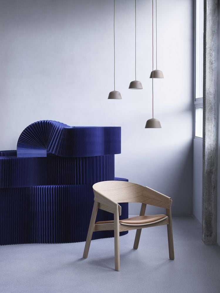 /globalassets/content-media/images/plp/lighting/cover-lounge-chair-oak-cognac-refine-ambit-o16-taupe-muuto-org.jpg?revision=639075292420000000