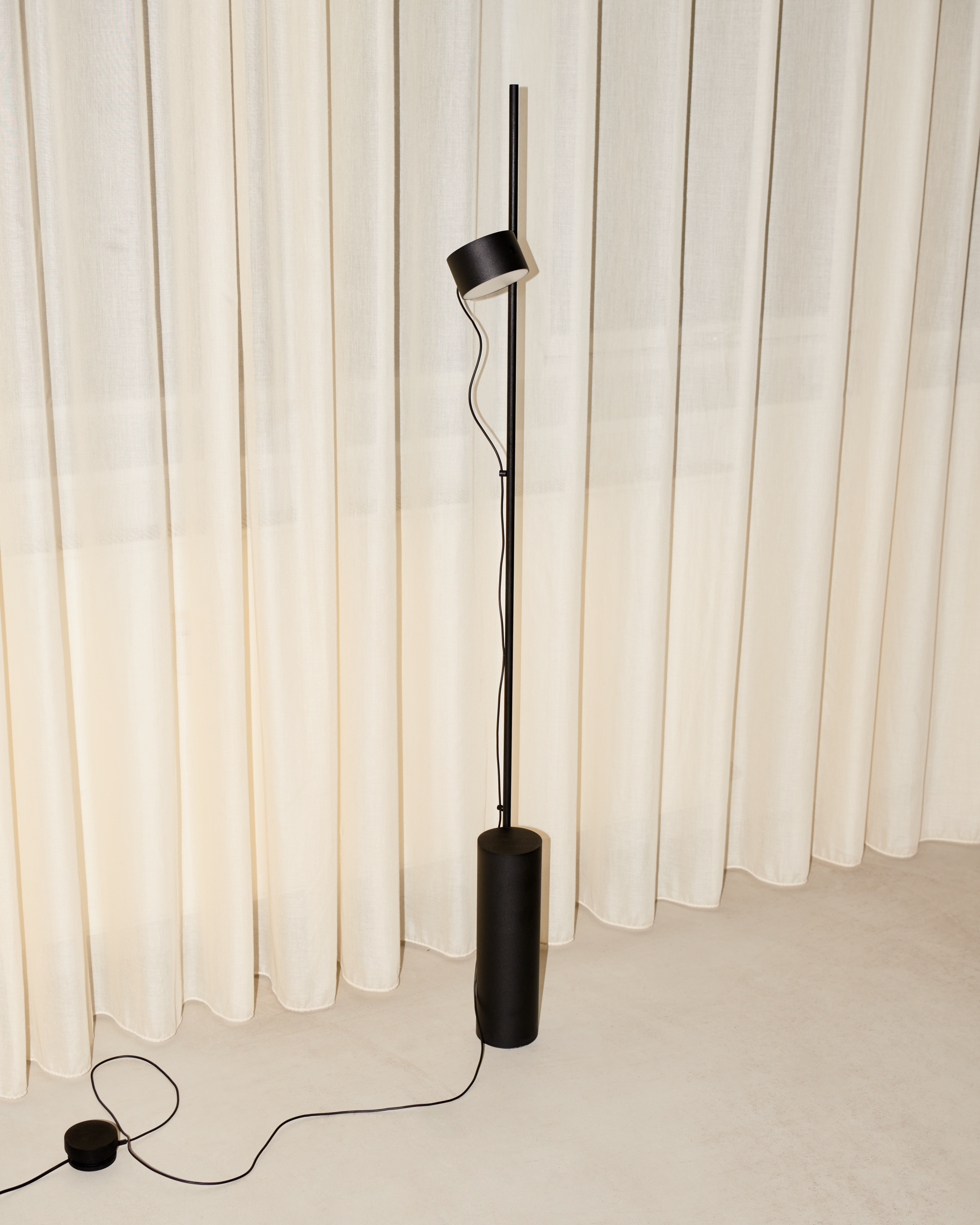 /globalassets/content-media/images/plp/lighting/floor-lamps/editorial-2022-nov-org-16.png?revision=639075483630000000