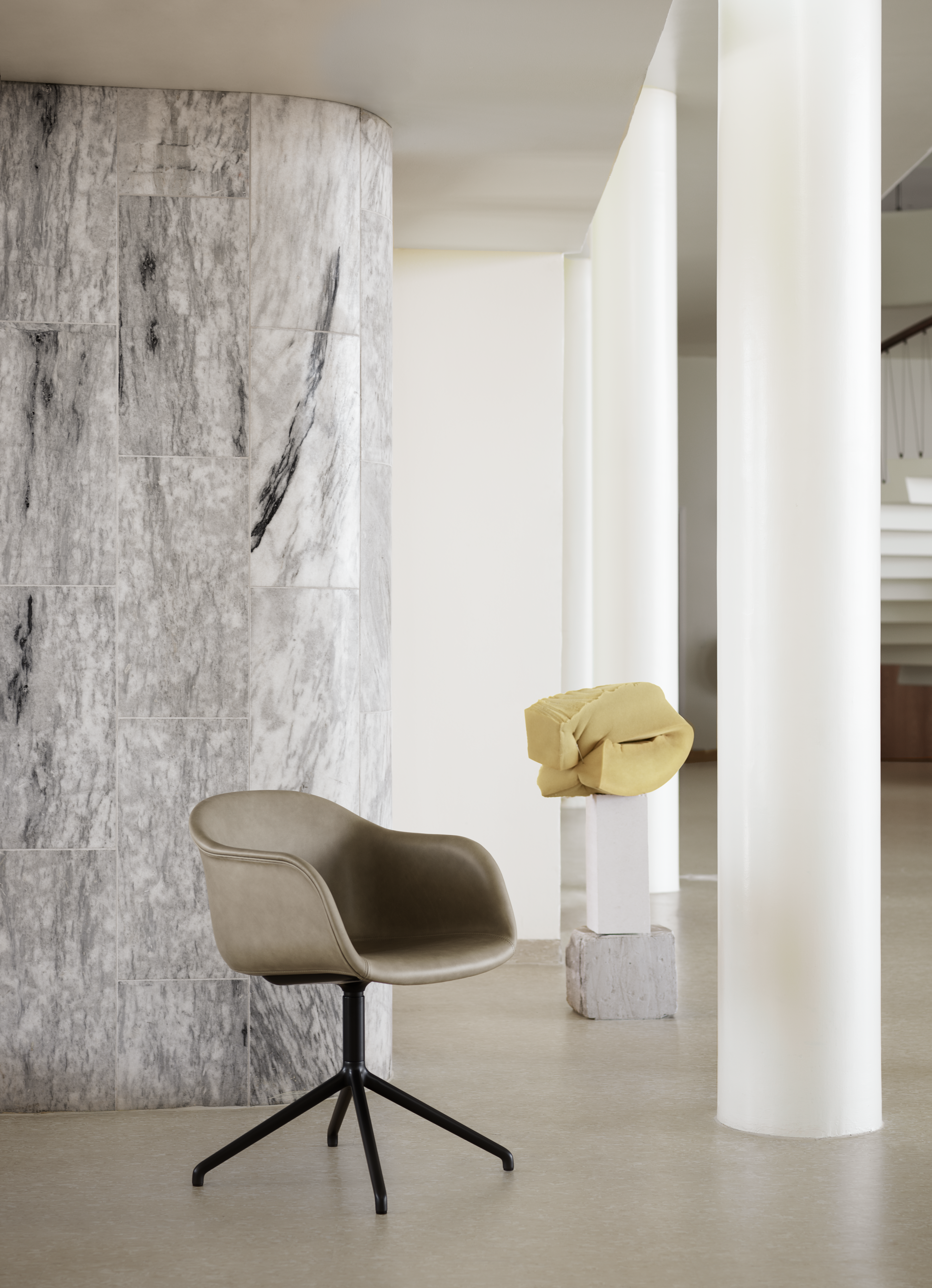 /globalassets/content-media/images/plp/seating/office-chairs/fiber-armchair-swivel-refine-stone-muuto-org.png?revision=639076280450000000