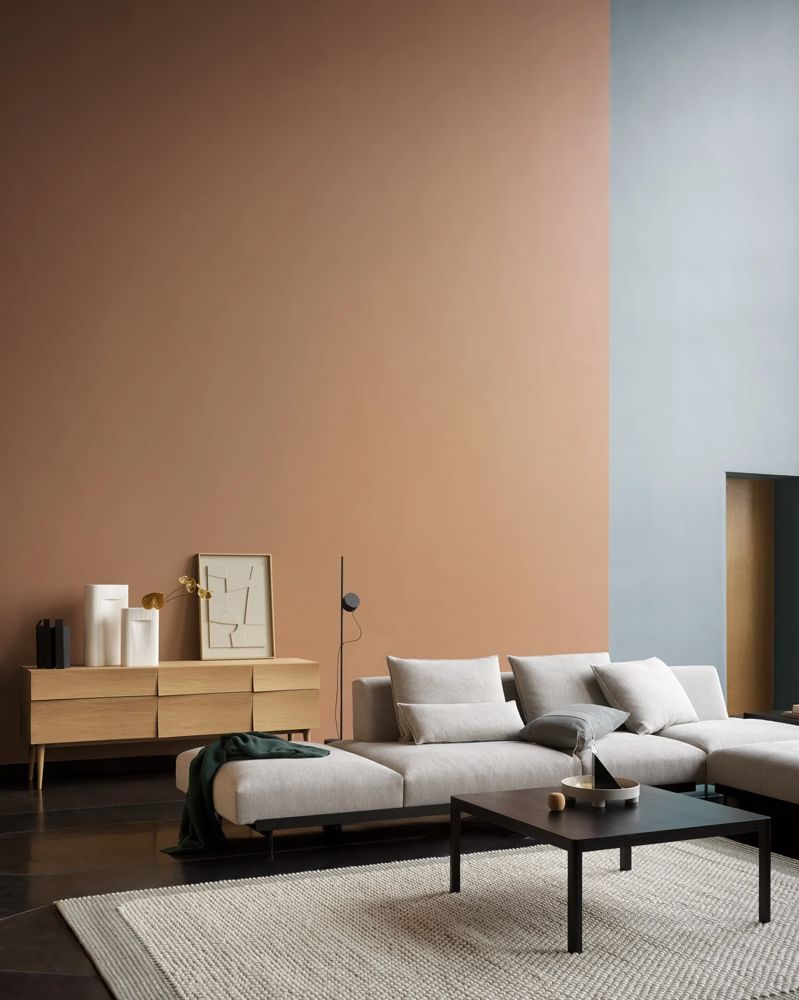 /globalassets/content-media/images/plp/seating/sofas/corner/slider/in-situ-corner-conf-9-clay-12-workshop-black-pebble-light-grey-reflect-180-oak-muuto-org.jpg?revision=639076881450000000