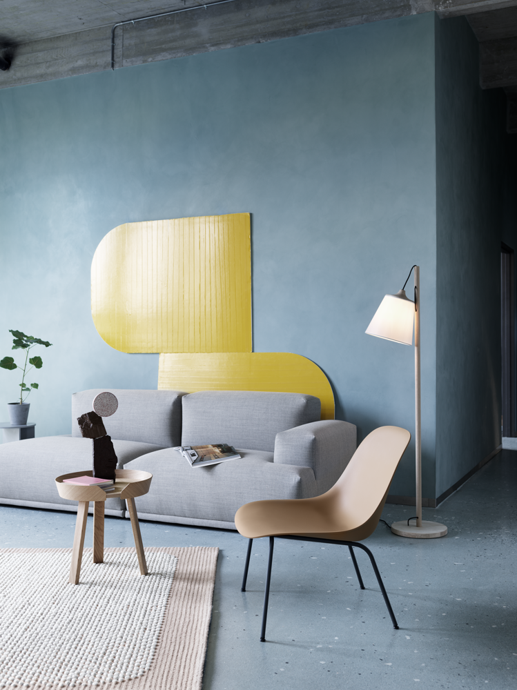 /globalassets/content-media/images/plp/sofas/lounge-chairs/fiber-lounge-tube-base-ochre-connect-pebble-rug-pale-rose-around-pull-halves-muuto-org.png?revision=639077583010000000
