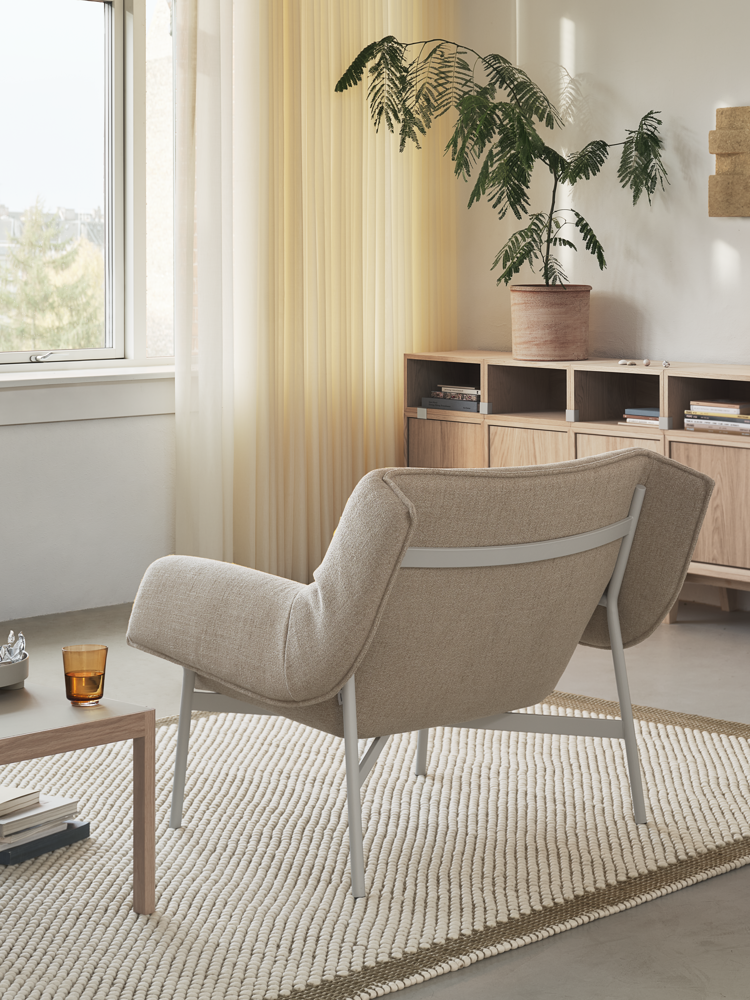 /globalassets/content-media/images/plp/sofas/lounge-chairs/wrap-lounge-ecriture-240-grey-workshop-coffee-table-grey-linoleum-oak-raise-pebble-brown-green-170x240-stacked-oak-muuto-org.png?revision=639077584090000000
