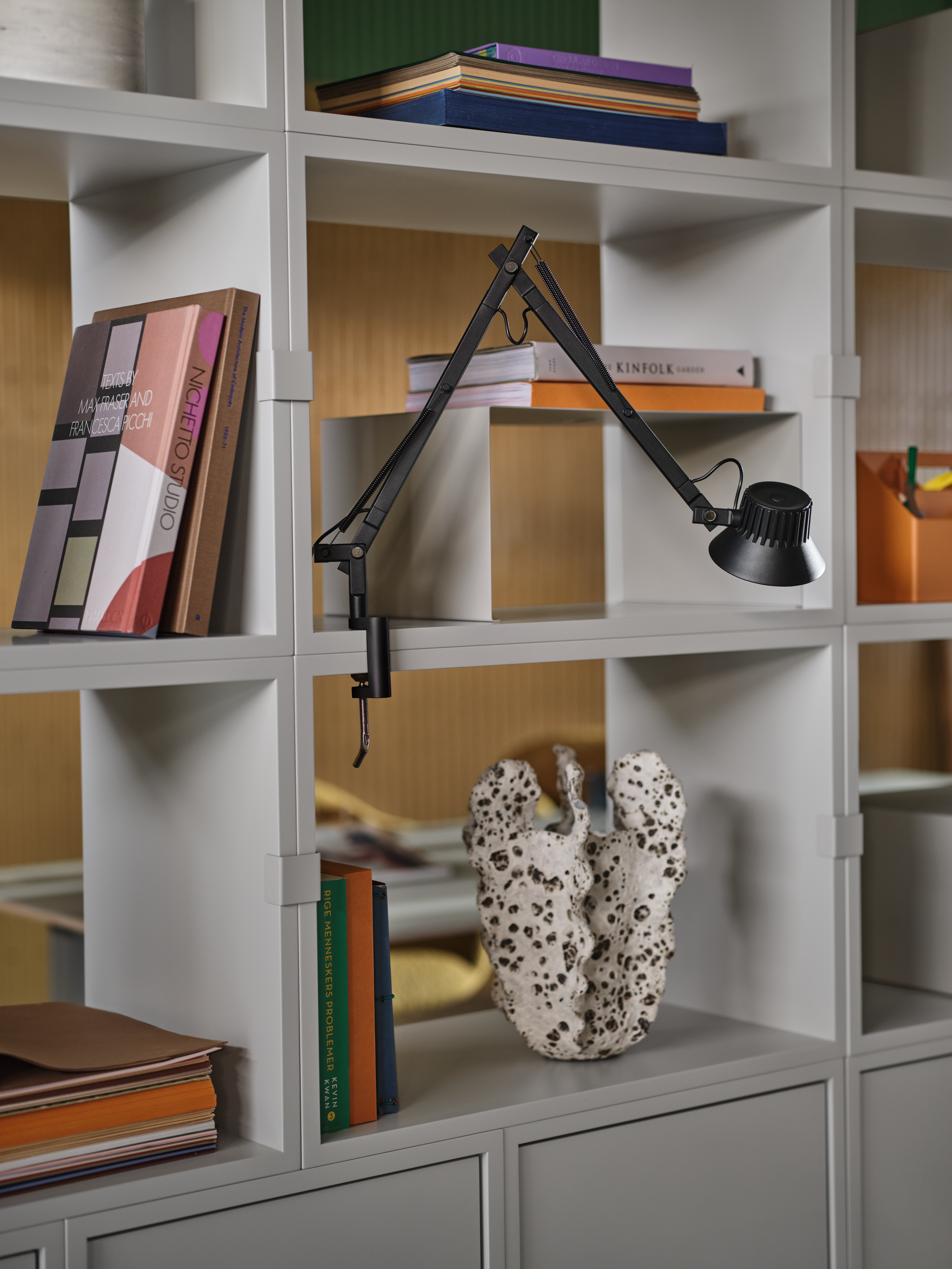 /globalassets/content-media/images/plp/storage/office-storage/dedicate-s2-black-clamp-stacked-office-2-grey-muuto-org.png?revision=639076834330000000