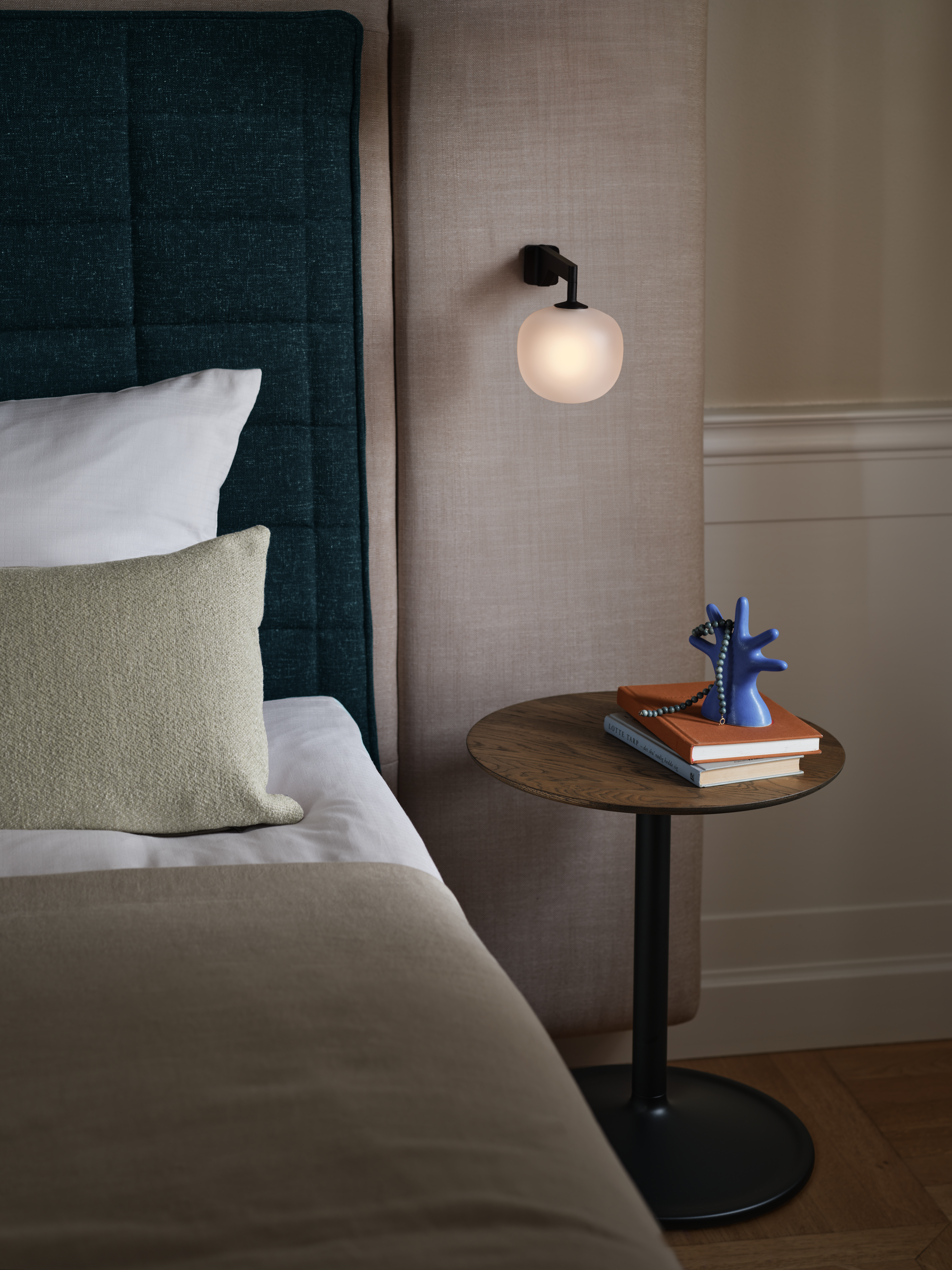 /globalassets/content-media/images/plp/storage/office-storage/rime-wall-black-soft-side-smoked-oak-black-48-h48-mingle-light-green-muuto-org.png?revision=639076834250000000