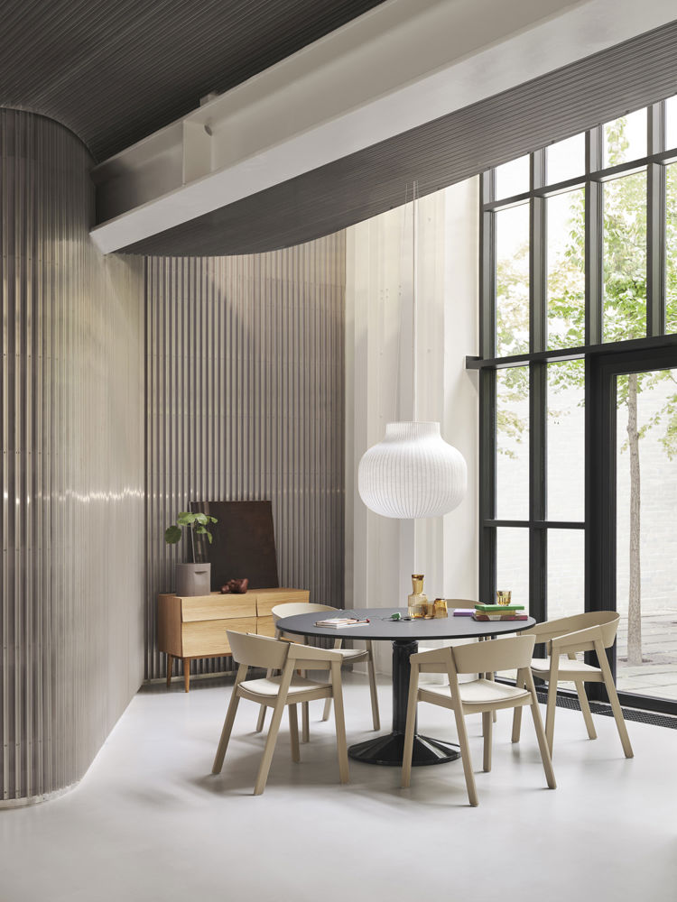 /globalassets/content-media/images/plp/storage/sideboards/cover-arm-dark-beige-ecriture-910-midst-table-power-black-strand-pendant-reflect-sideboard-oak-ridge-planter-low-res.jpg?revision=639076882480000000