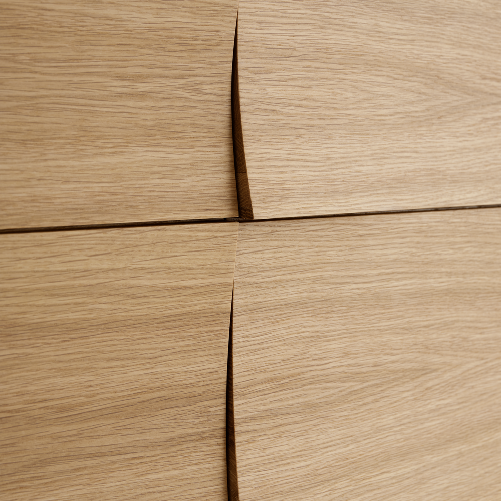 /globalassets/content-media/images/plp/storage/sideboards/reflect-sideboard-oak-small-detail-1-muuto-5000x5000-hi-res.png?revision=639076886040000000