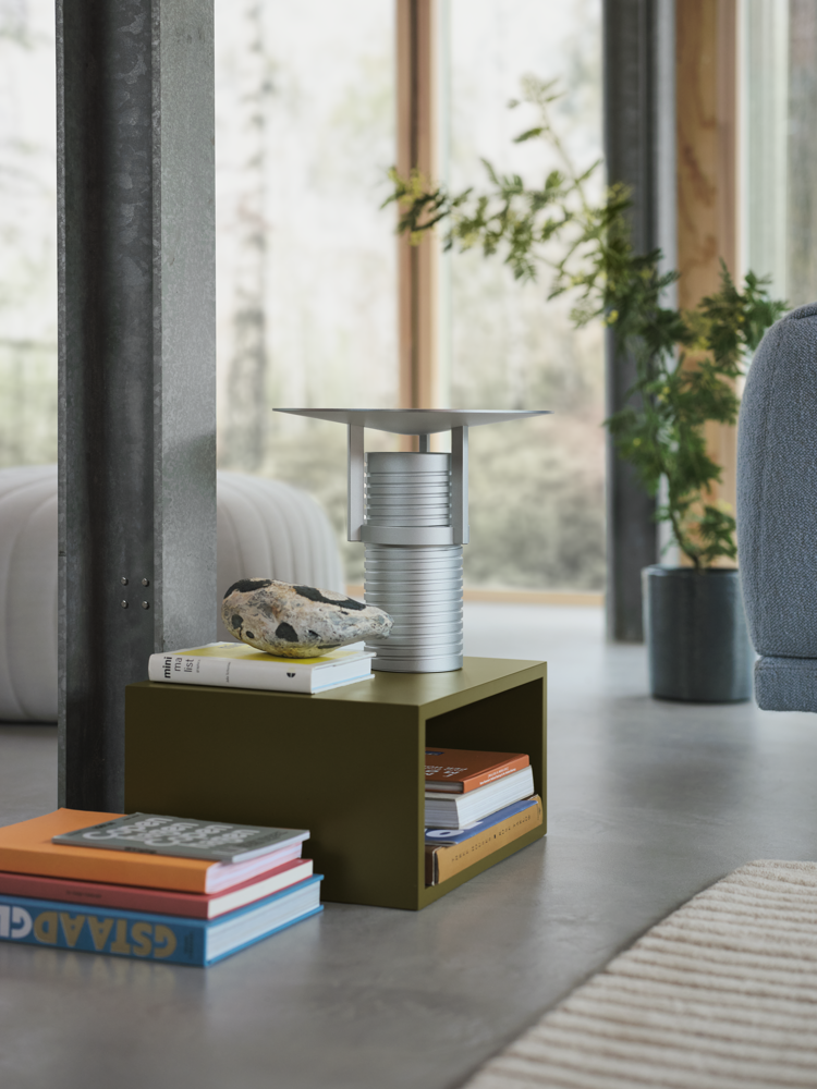 /globalassets/content-media/images/plp/storage/small-storage/set-table-lamp-stacked-small-brown-green-relevo-off-white-five-pouf-rest-hearth-12-muuto-org.png?revision=639076363750000000