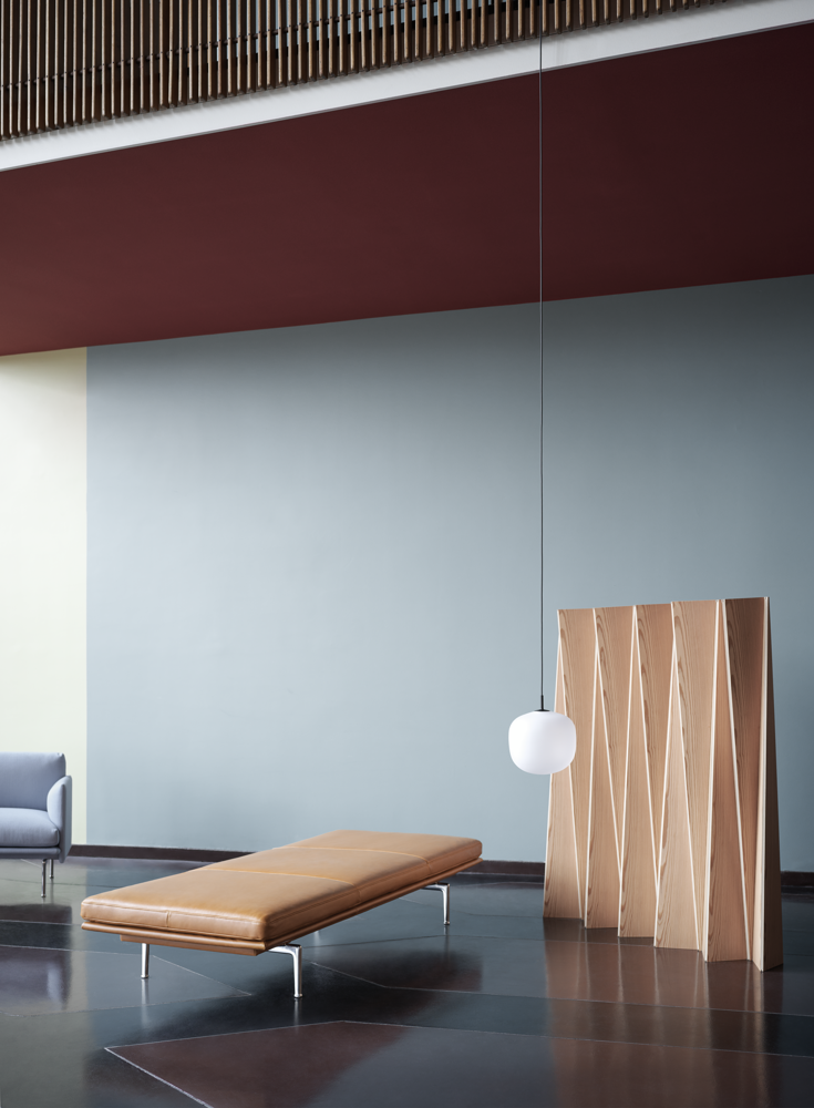 /globalassets/content-media/images/products/daybeds/outline-daybed-refine-cognac-leather-alu-rime-pendant-25-black-muuto-org.png?revision=639076890440000000