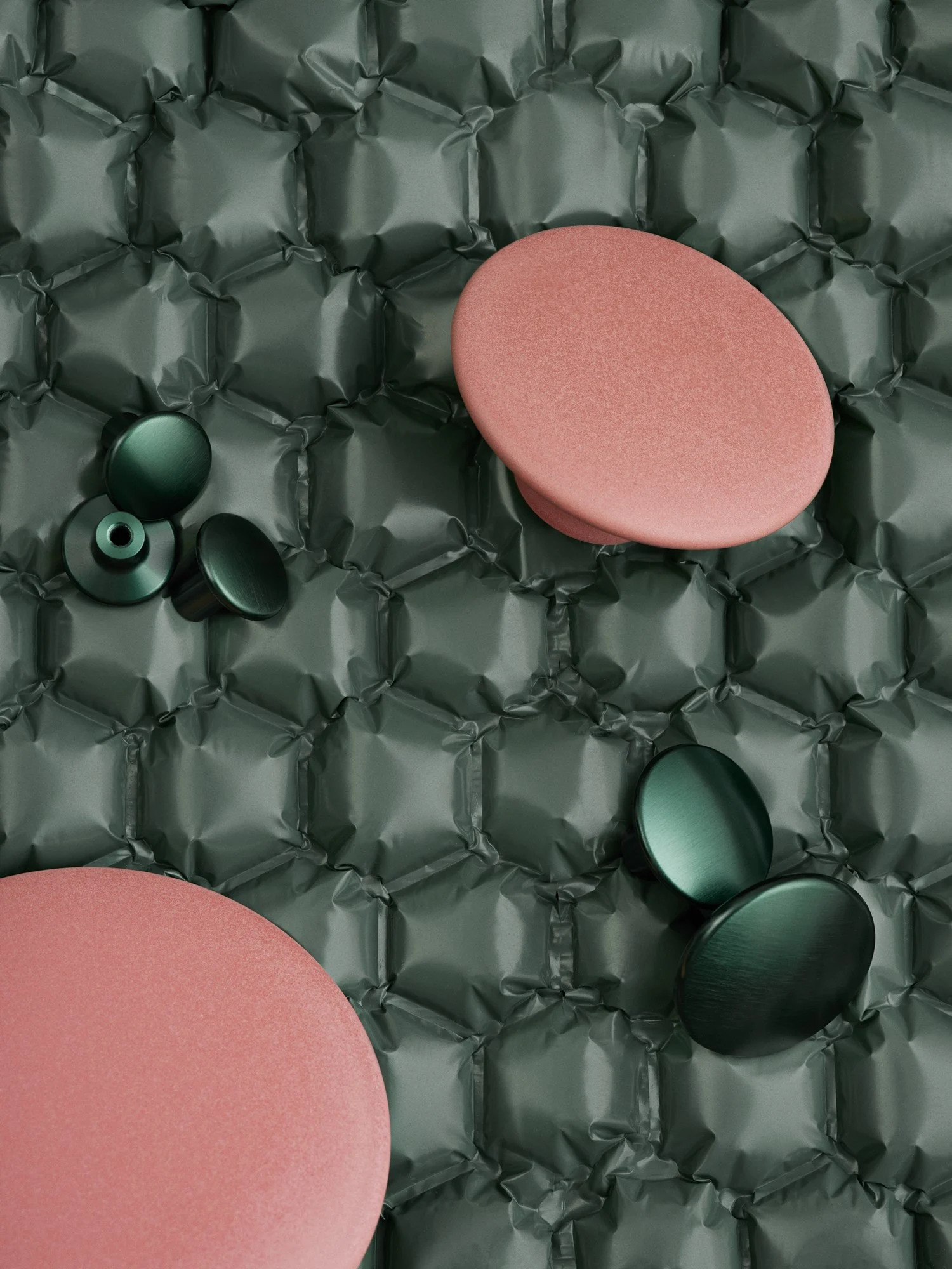 /globalassets/content-media/images/products/shop-by-family/dots/dots-concept-muuto-org_1.jpg?revision=639077238060000000