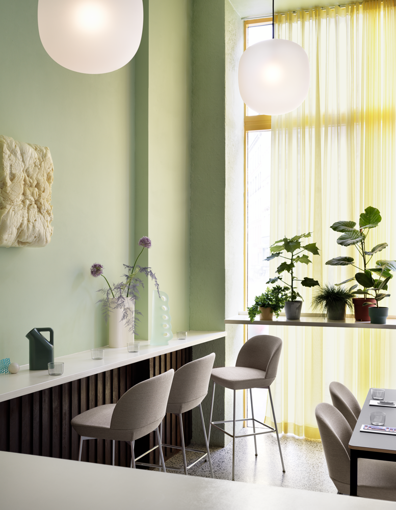 /globalassets/content-media/images/products/shop-by-family/oslo-family/oslo-bar-stool-ocean-32-chrome-rime-pendant-black-ridge-vase-tub-jug-muuto-org.png?revision=639077749360000000