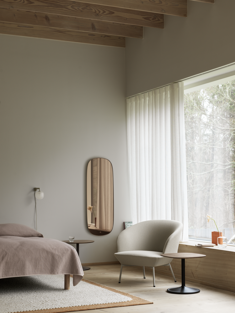 /globalassets/content-media/images/products/shop-by-family/oslo-family/oslo-lounge-chair-tube-grey-vidar-146-soft-side-45x45-o48-h-40-smoked-oak-black-framed-mirror-rose-rime-wall-grey-org.png?revision=639077754320000000