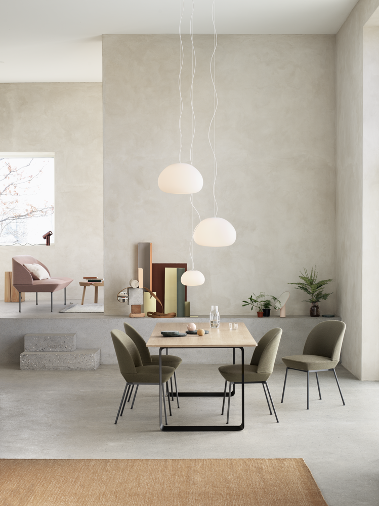 /globalassets/content-media/images/products/shop-by-family/oslo-family/oslo-side-chair-ocean-21-anthracite-black-7070-table-oak-ply-burnt-orange-fluid-olso-sofa-fiord-551-muuto-org.png?revision=639077755770000000