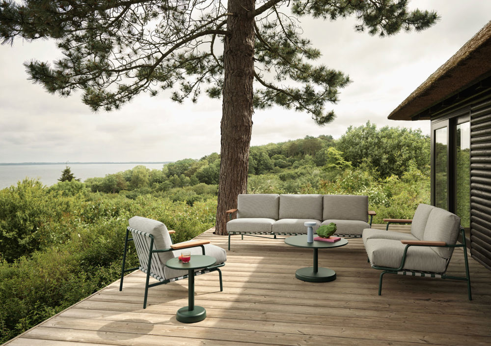 settle-sofa-2-3-seater-lounge-chair-ribbed-weave-2-dark-green-linear-steel-coffee-table-dark-green-ease-portable-muuto-low-res
