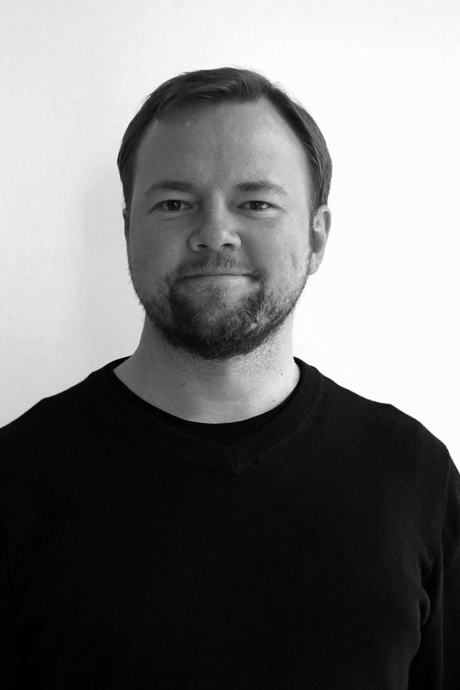 /globalassets/content-media/images/products/shop-by-family/visu-chair-family/mika_tolvanen-portrait-muuto-23-roll-up-image.jpg?revision=639077642920000000