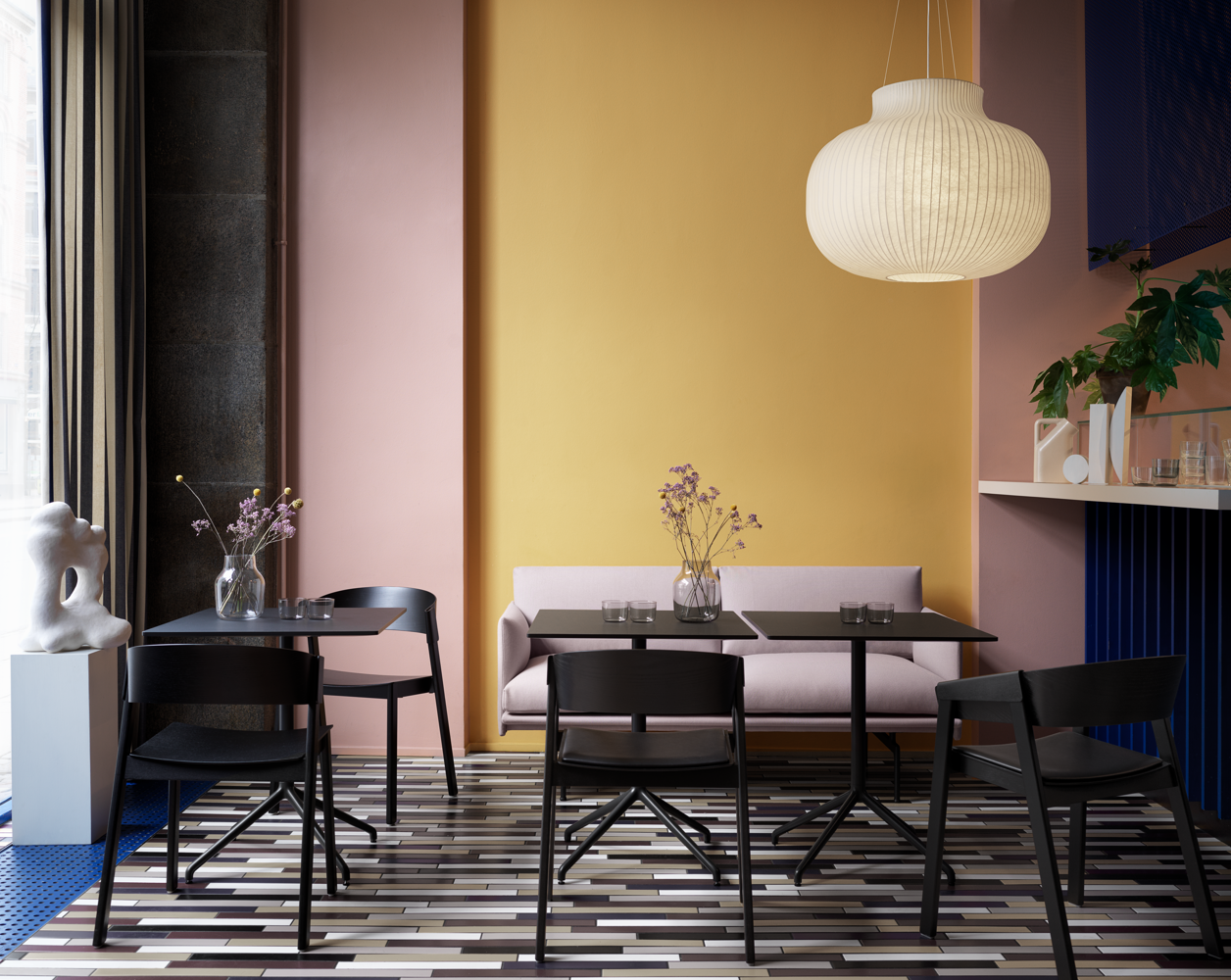 cover-chair-black-refine-leather-still-table-outline-studio-sh45-twill-weave-620-strand-pendant-muuto-org.png