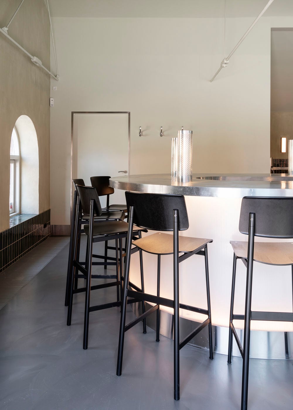 /globalassets/content-media/images/project/gasoline-grill/gasoline-grill-loft-bar-chair-muuto-lo-res-6.jpg?revision=639059122530000000