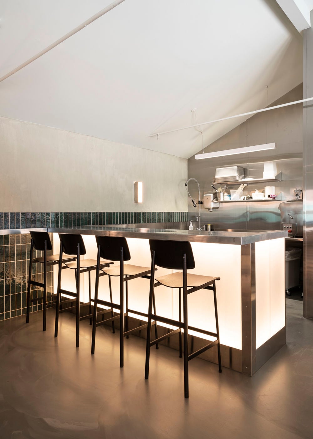 /globalassets/content-media/images/project/gasoline-grill/gasoline-grill-loft-bar-chair-muuto-lo-res-8.jpg?revision=639059122210000000