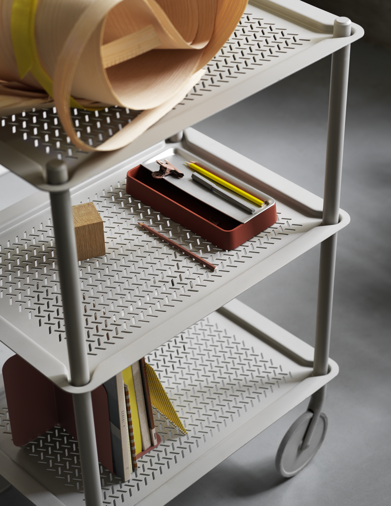 /globalassets/content-media/images/spaces/home-office/flow-trolley-3-layer-grey-arrange-copper-brown-muuto-org.png?revision=639081986900000000