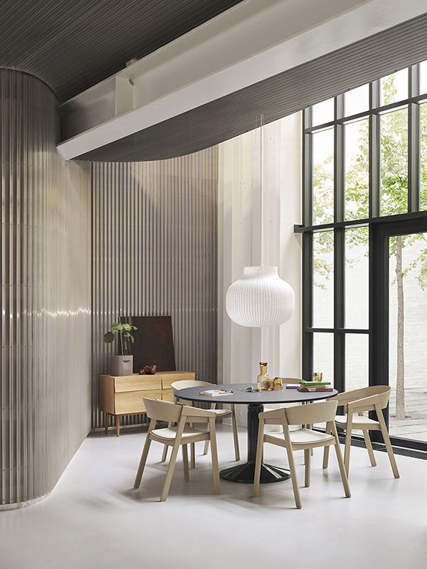 cover-arm-dark-beige-ecriture-910-midst-table-power-black-strand-pendant-reflect-sideboard-oak-ridge-planter-low-res