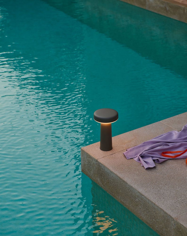 ease-table-lamp-taupe-low-res