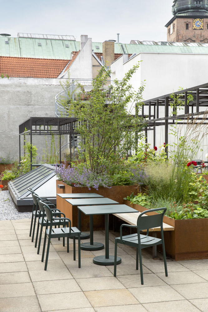 linear_steel_backyard_reference_july_2022_1