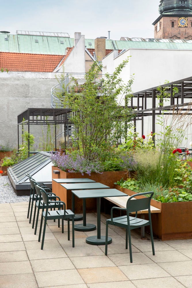 linear_steel_backyard_reference_july_2022_1