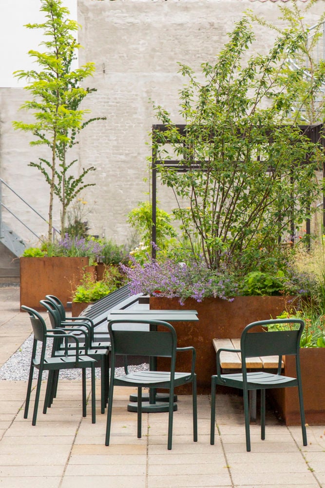 linear_steel_backyard_reference_july_2022_30