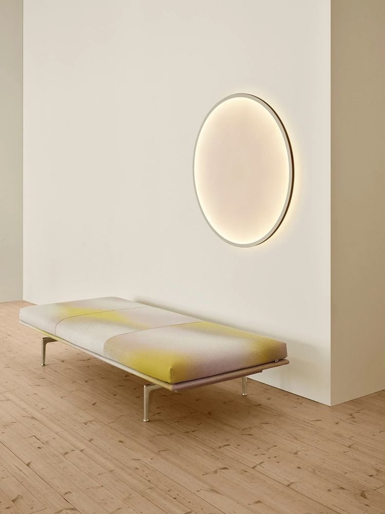 calm-wall-lamp-90-black-outline-daybed-alu-nova-003-low-res.j