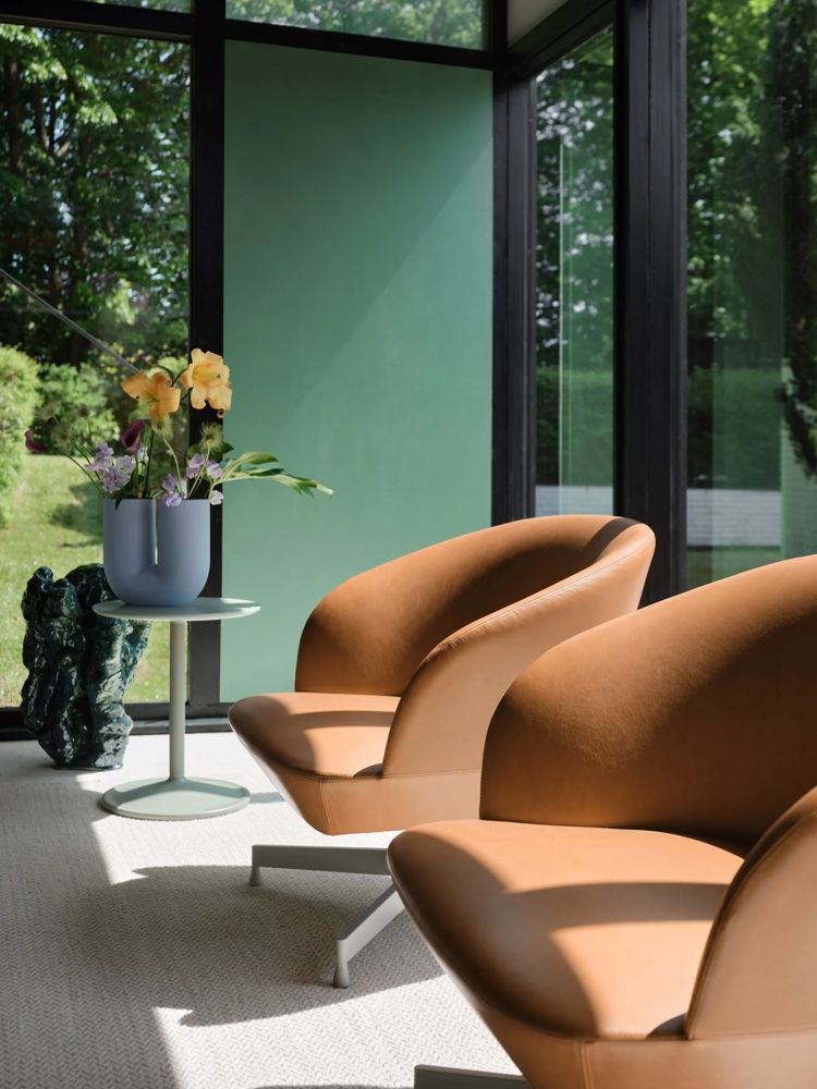 oslo-lounge-chair-refine-leather-cognac-grey-swivel-ply-light-rose-soft-side-dusty-green-muuto-org