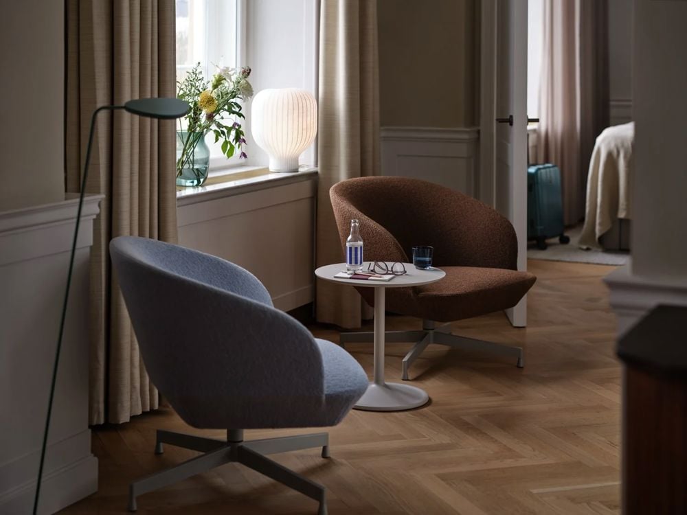 oslo-lounge-swivel-hearth-004-012-grey-soft-side-48-h48-grey-strand-table-lamp-muuto-org