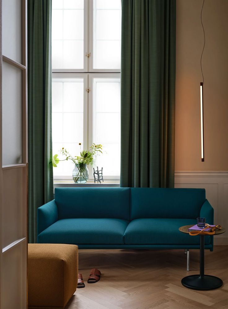 outline-studio-sofa-2-seater-vidar-872-alu-echo-acca-361-soft-side-fine-suspension-muuto-org