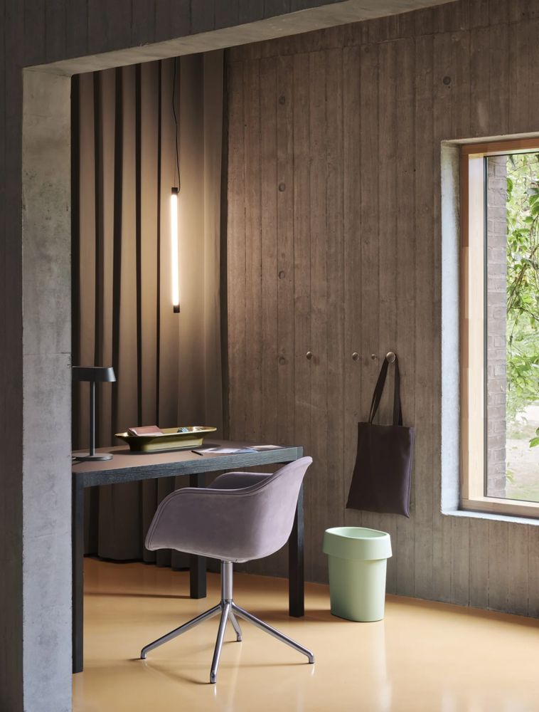 fine-suspension-lamp-60-black-fiber-armchair-allure-leather-lavender-workshop-table-130-black-reduce-light-green-mere-bowl-muuto-org