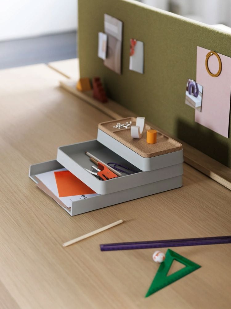  linear-system-screen-oak-hero-981-linear-system-table-oak-arrange-desktop-series-grey-muuto-org