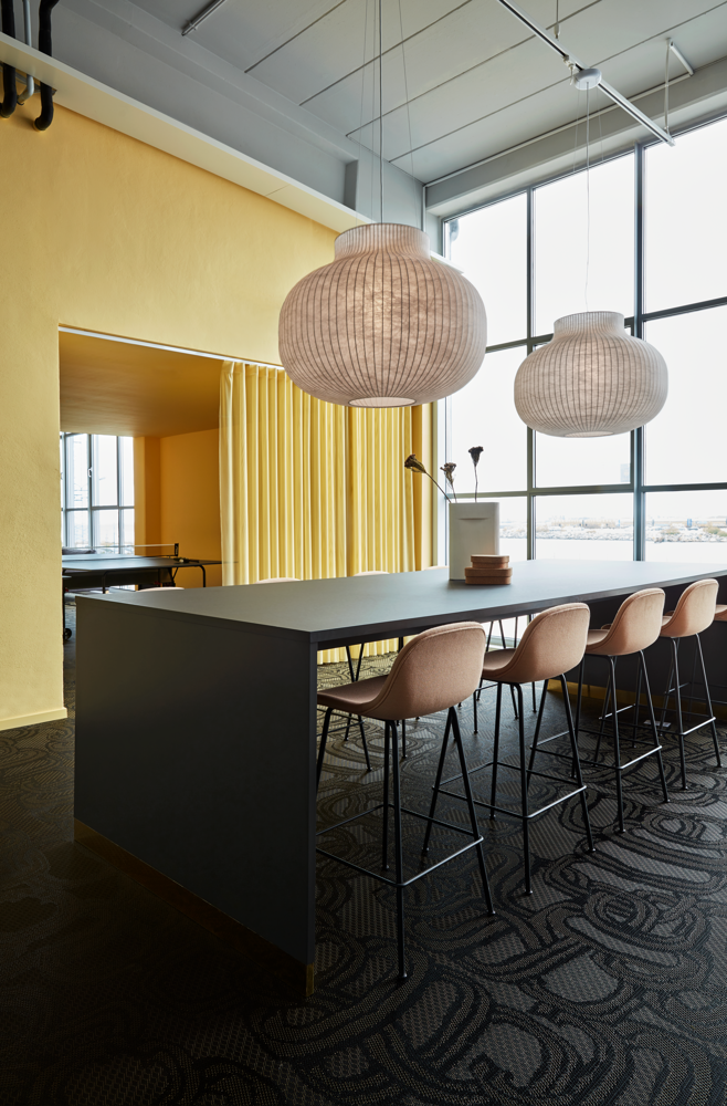/globalassets/content-media/images/stories/bredablick-office/escandi-sept-2-tand-lampa-20201744.png?revision=639057853260000000