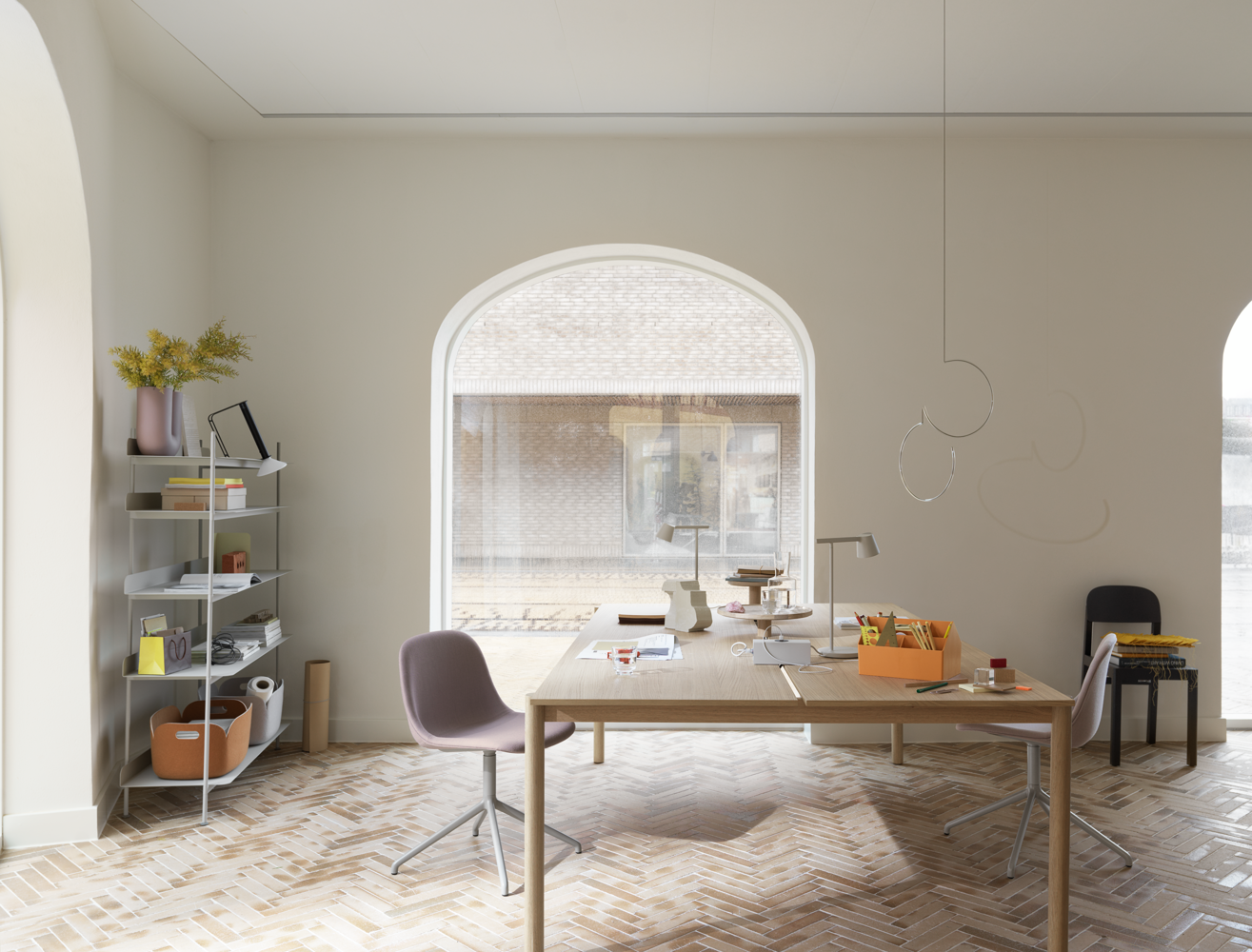/globalassets/content-media/images/stories/desk-sharing/sketch-toolbox-burnt-orange-fiber-side-chair-swivel-grey-twill-weave-620-linear-system-table-oak-tip-table-lamp-grey-piton-portable-lamp-black-workshop-org.png?revision=639071694750000000