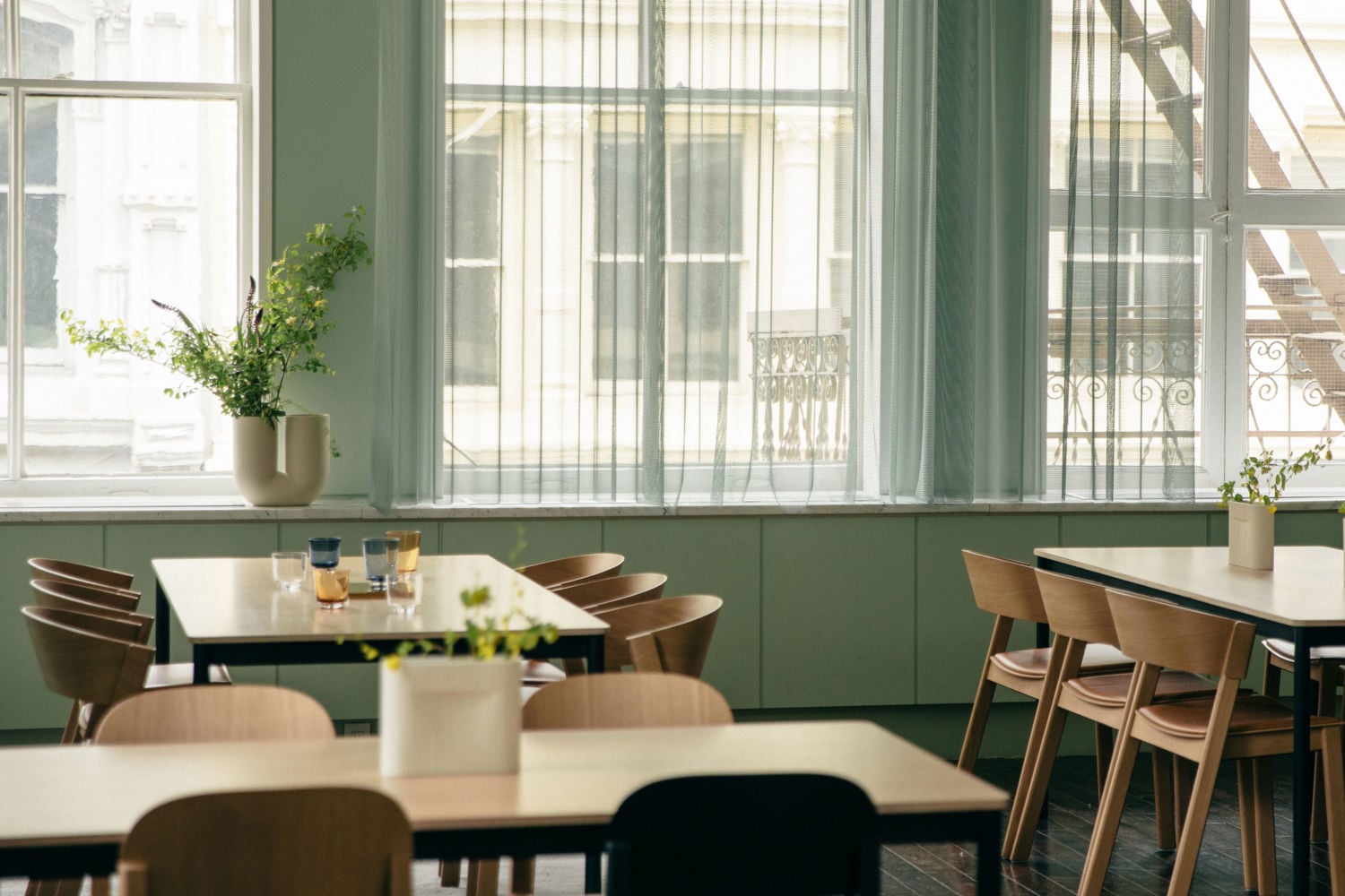 /globalassets/content-media/images/stories/greene-street-loft/resident_soho_cover-base-table-raise-kink.jpg?revision=639057168080000000