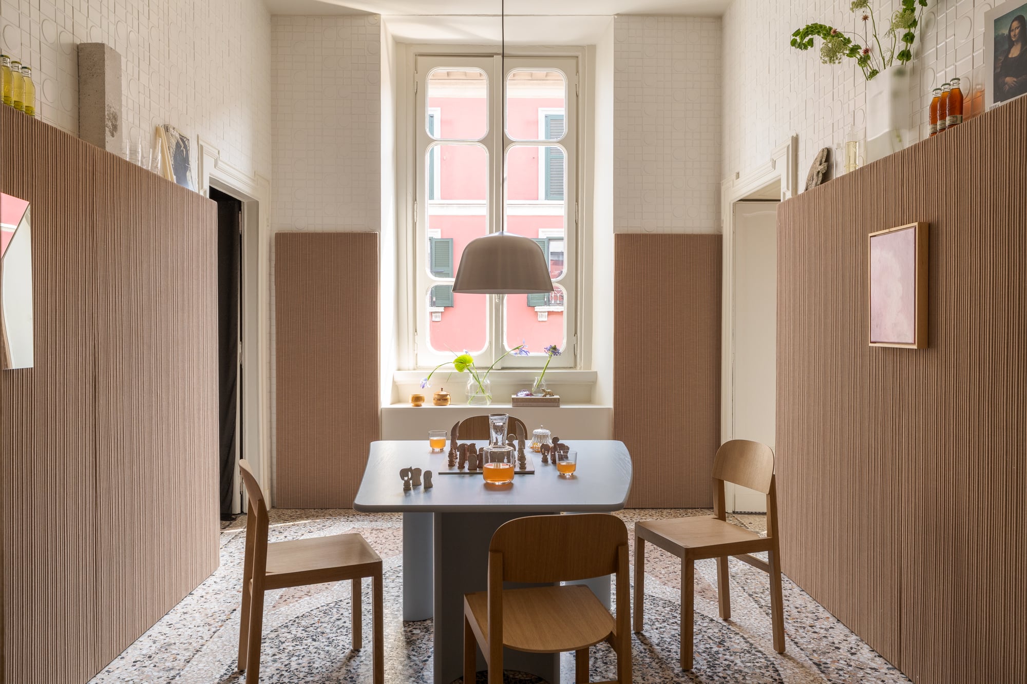 /globalassets/content-media/images/stories/milan-apartment-2026/muuto-milan-apartment-2026-re-norm-table-workshop-chair-04.jpg?revision=639131489040000000