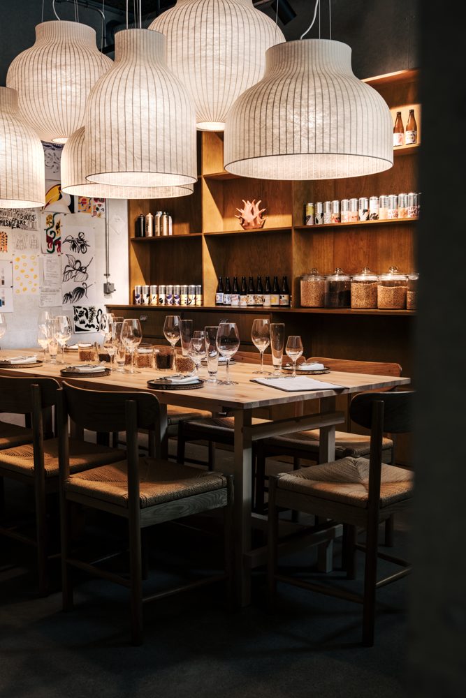 /globalassets/content-media/images/stories/omaka-restaurant/restaurang-omaka-muuto-lamp-petter-backlund-3.png?revision=639057162570000000