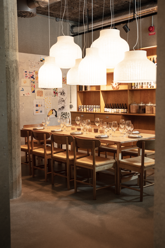 /globalassets/content-media/images/stories/omaka-restaurant/restaurang-omaka-muuto-lamp-petter-backlund-7.png?revision=639057165630000000