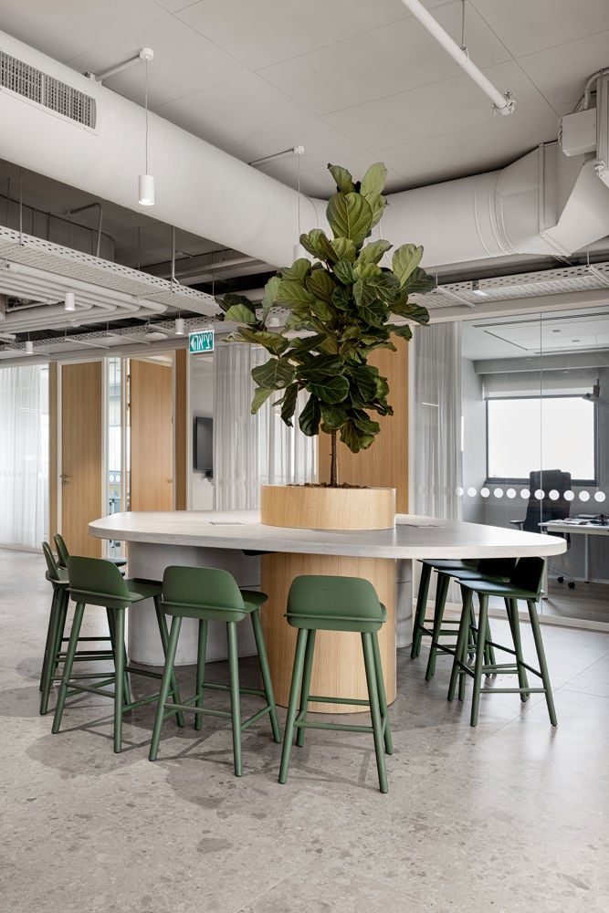 /globalassets/content-media/images/stories/roche-office/roche_nerd-2.jpg?revision=639058006640000000