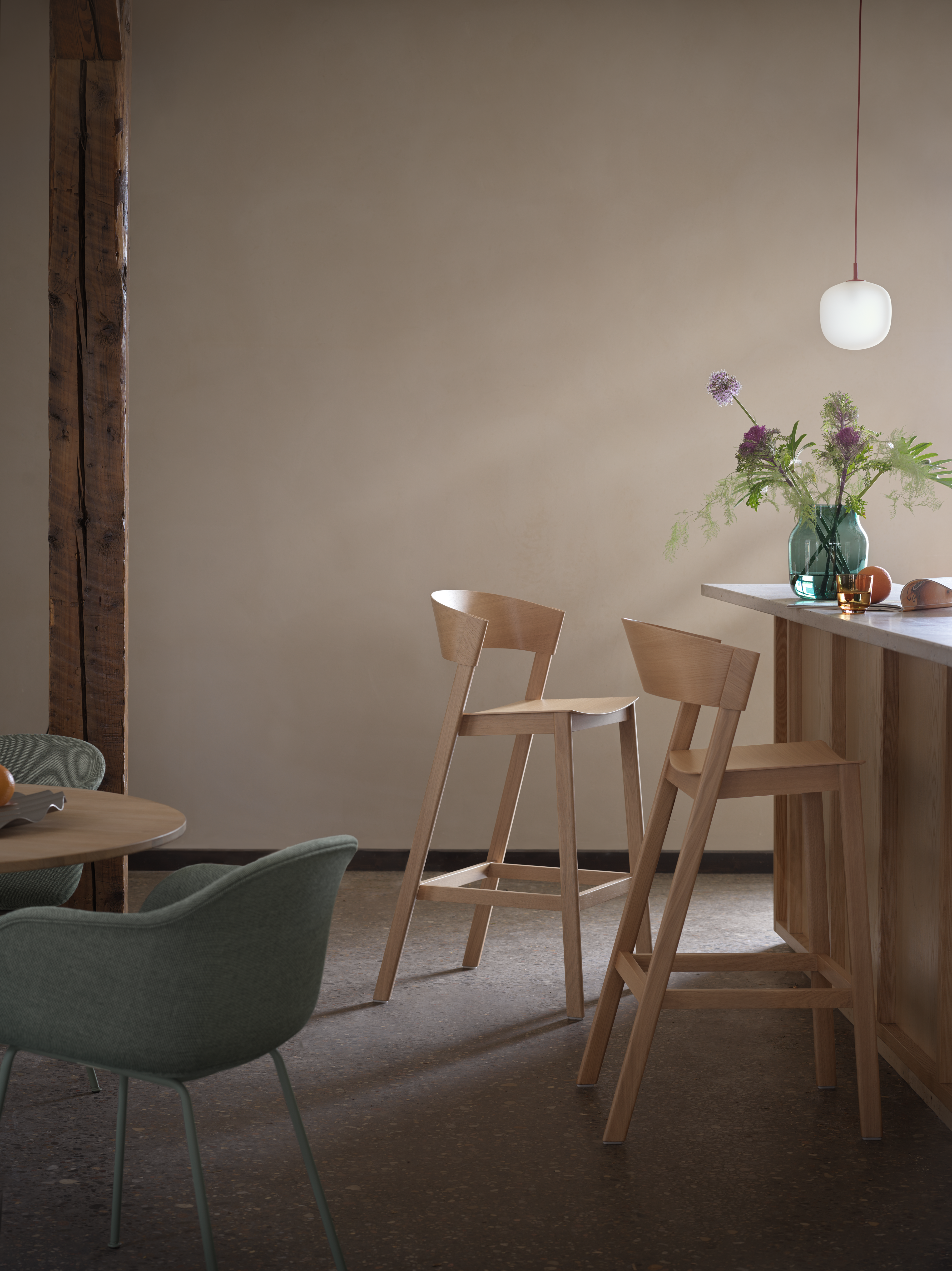 Cover Bar Stool H75 cm in Oak - Fiber Armchair Tube Base in Sabi 921/Dusty Green - Silent Vase Ø15 cm in Dark Green - Rime Pendant Lamp Ø18 cm in Deep Red
