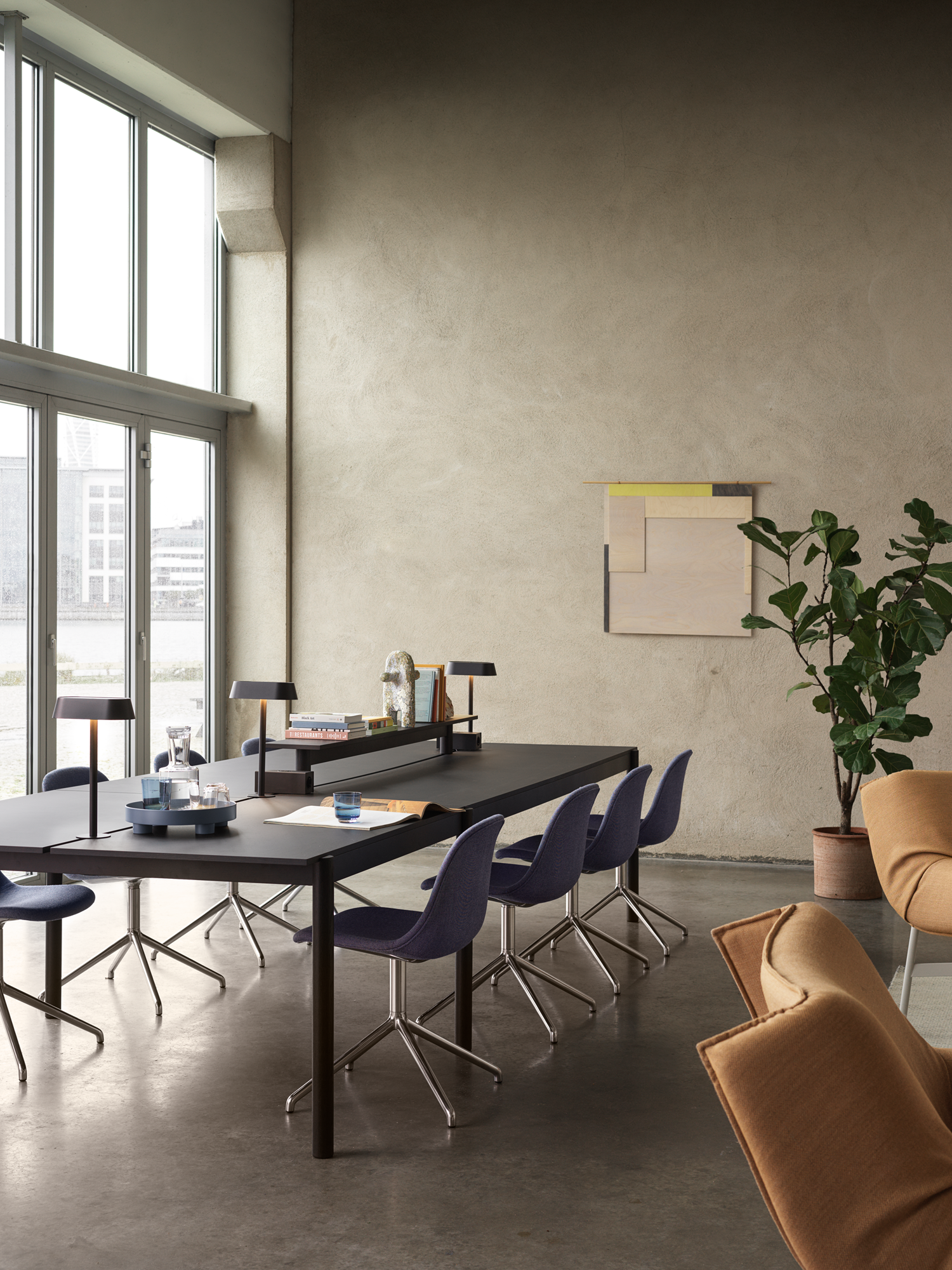 Linear System Table Config. 1 in Black/Black, Fiber Side Chair w. Swivel Base in Sabi 631/Aluminium, Wrap Lounge Chair in Fiord 451/Grey, Ply Rug in Off-White, Platform Tray in Blue-Grey, Raise Glasses in Dark Blue, Raise Carafe in Clear