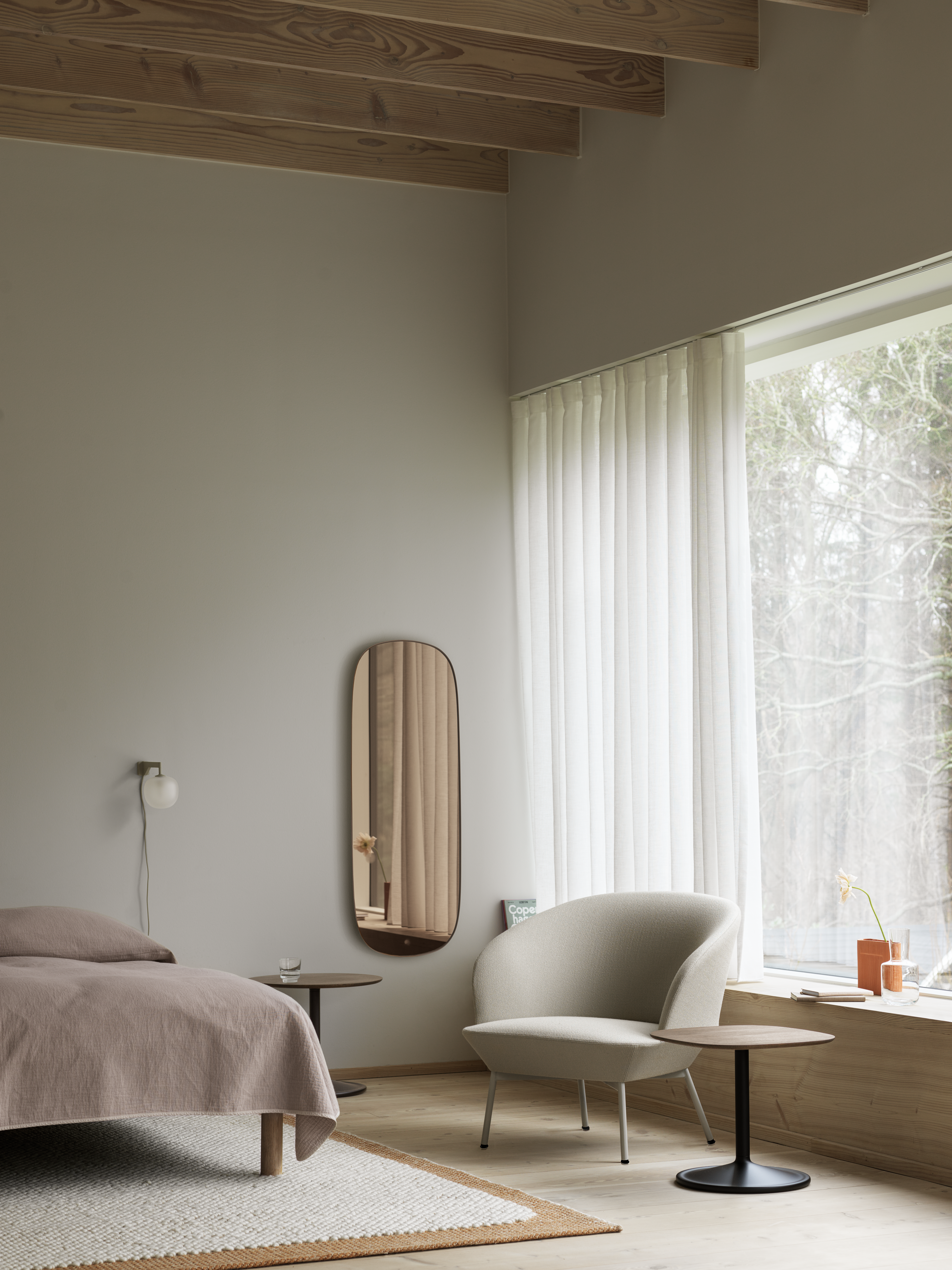 Oslo Lounge Chair w. Grey Tube Base in Vidar 146 - Soft Side Table 45x45 cm in Smoked Solid Wood/Black -  Soft Side Table Ø48 cm in Smoked Solid Wood/Black - Framed Mirror in Rose - Rime Wall Lamp in Grey