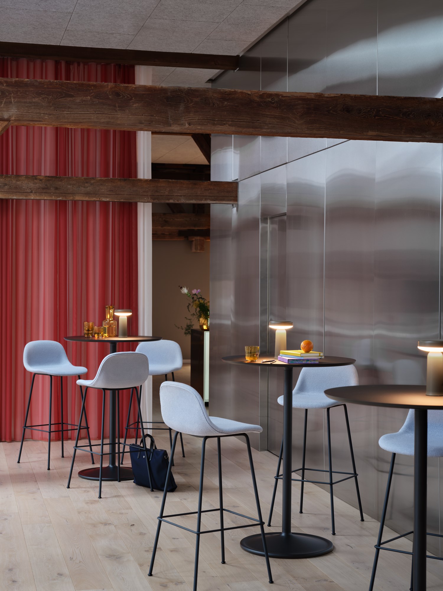 soft-cafe-75-h105-black-fiber-bar-stool-w-back-tube-acca-731-anthracite-black-ease-taupe-raise-muuto-org